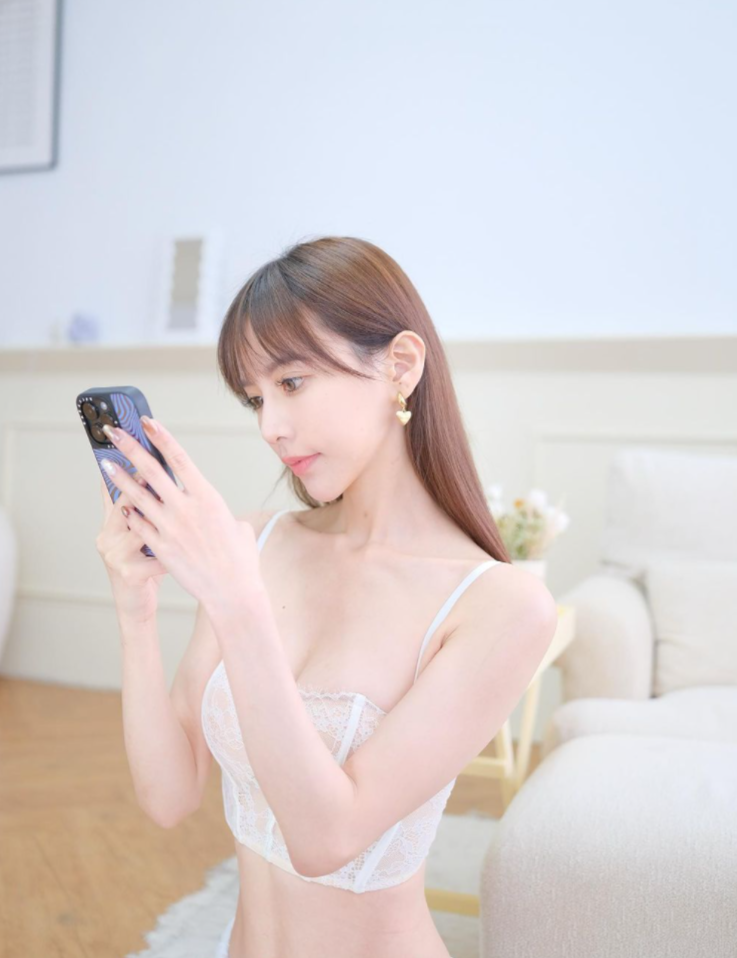 長榮最美空姐發發Instagram@piglettickle