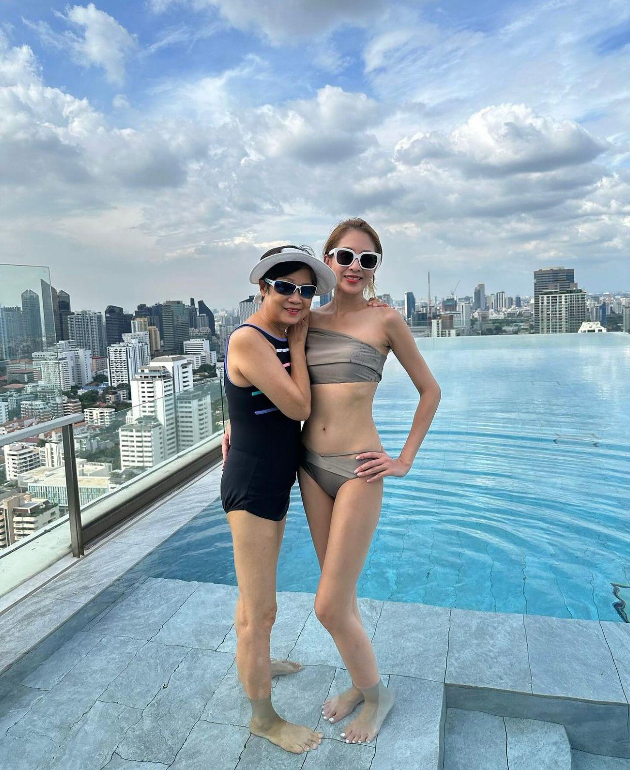 陳敏之上載多張照片悼念最愛母親。