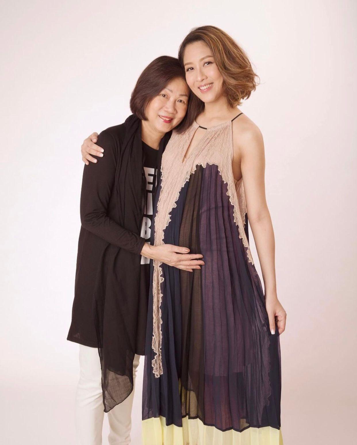 陳敏之上載多張照片悼念最愛母親。