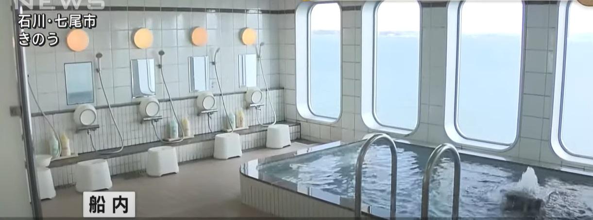 渡輪上的大浴場。(互聯網)