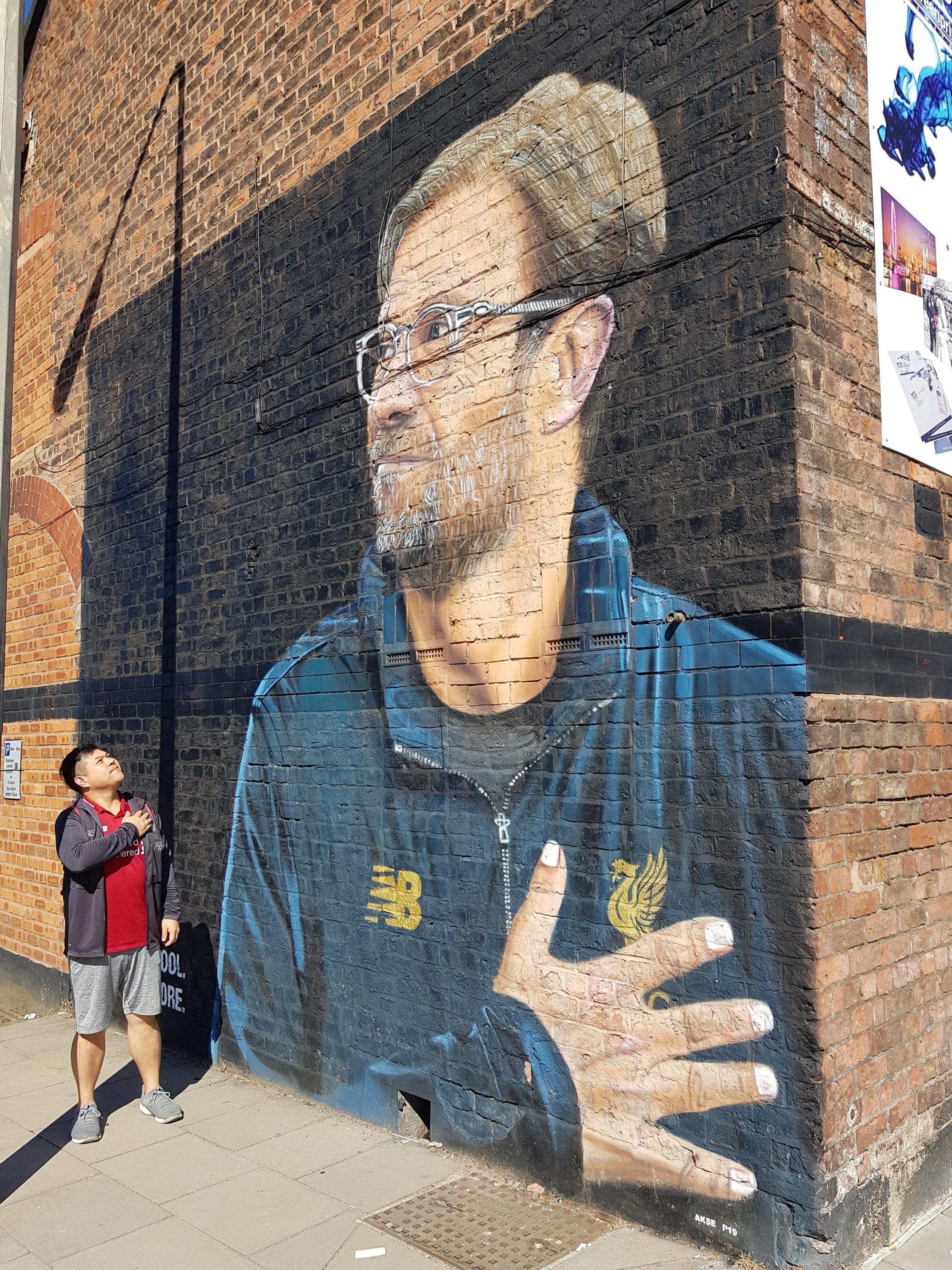 季尾將離開利物浦的主帥高普壁畫。