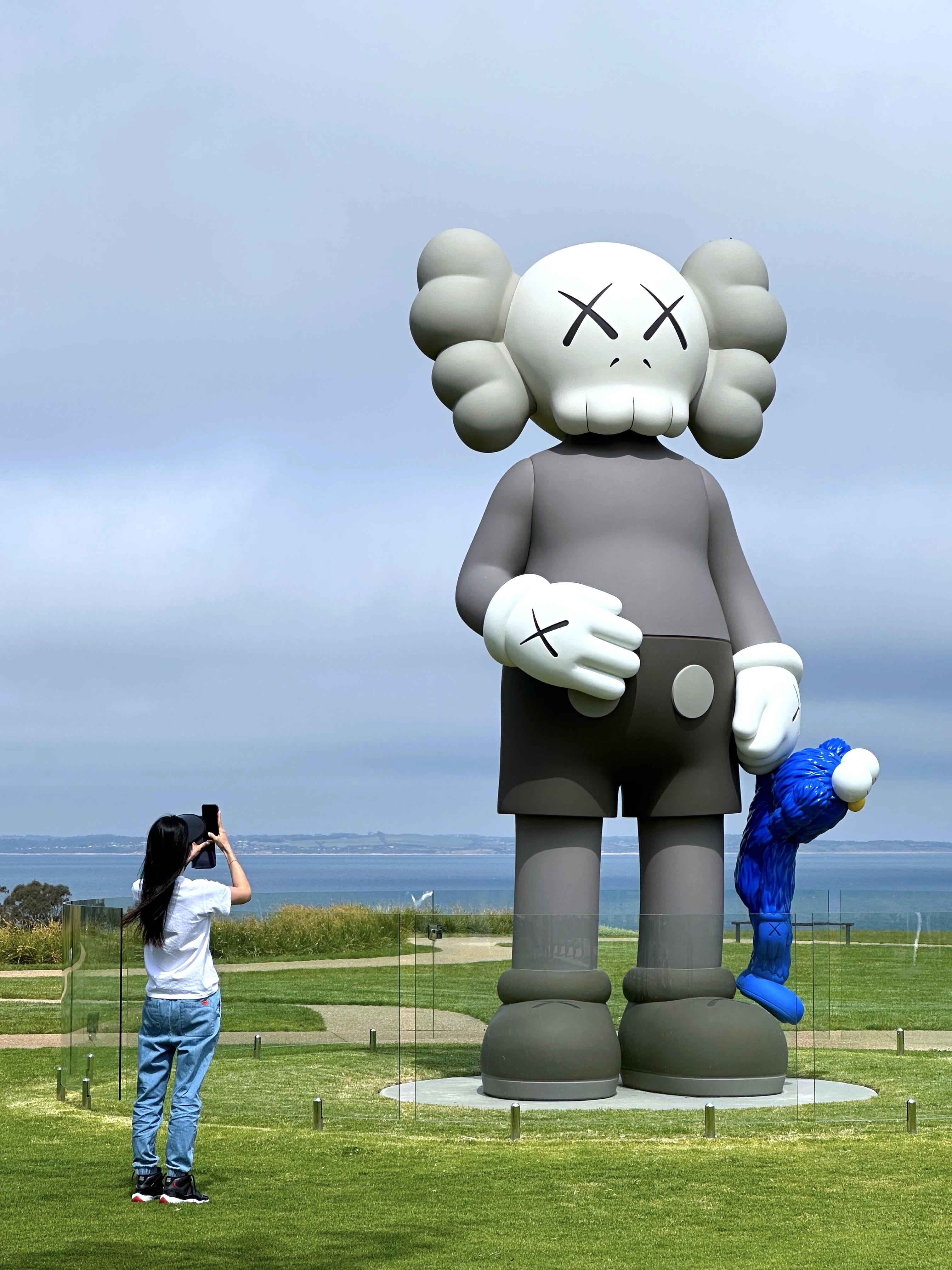 Pt. Leo雕塑園焦點,是5.5米高的KAWS話題作——《SHARE》。