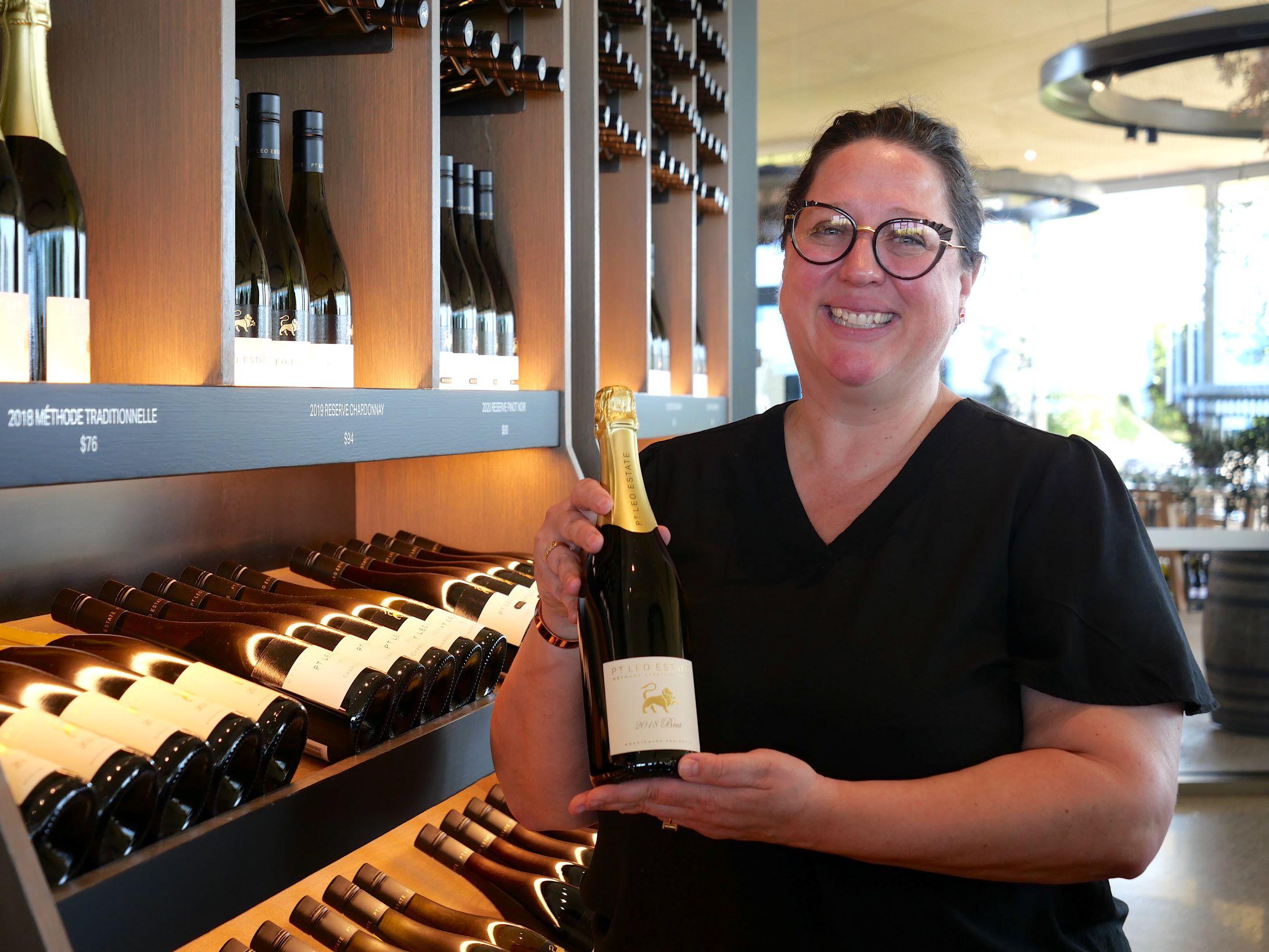 酒莊座落西海港灣山坡上,出產的葡萄酒偏向輕爽及單寧味濃,酒質優雅。