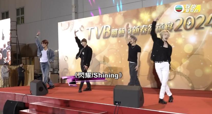 幾位「亞洲超星團」學員丁子朗及冼靖峰等則以團歌勁歌熱舞。