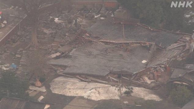 石川縣珠洲市有民房倒塌。(互聯網)