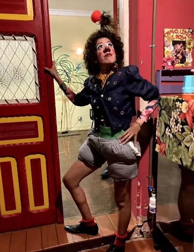 埃爾南德斯是在巴西騎單車旅行沿途賣藝團體的成員。(互聯網)