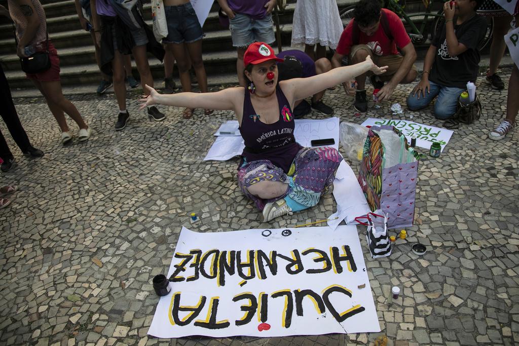 巴西里約熱內盧周一有民眾上街抗議,要求當局正視婦女面臨暴力問題。(美聯社)