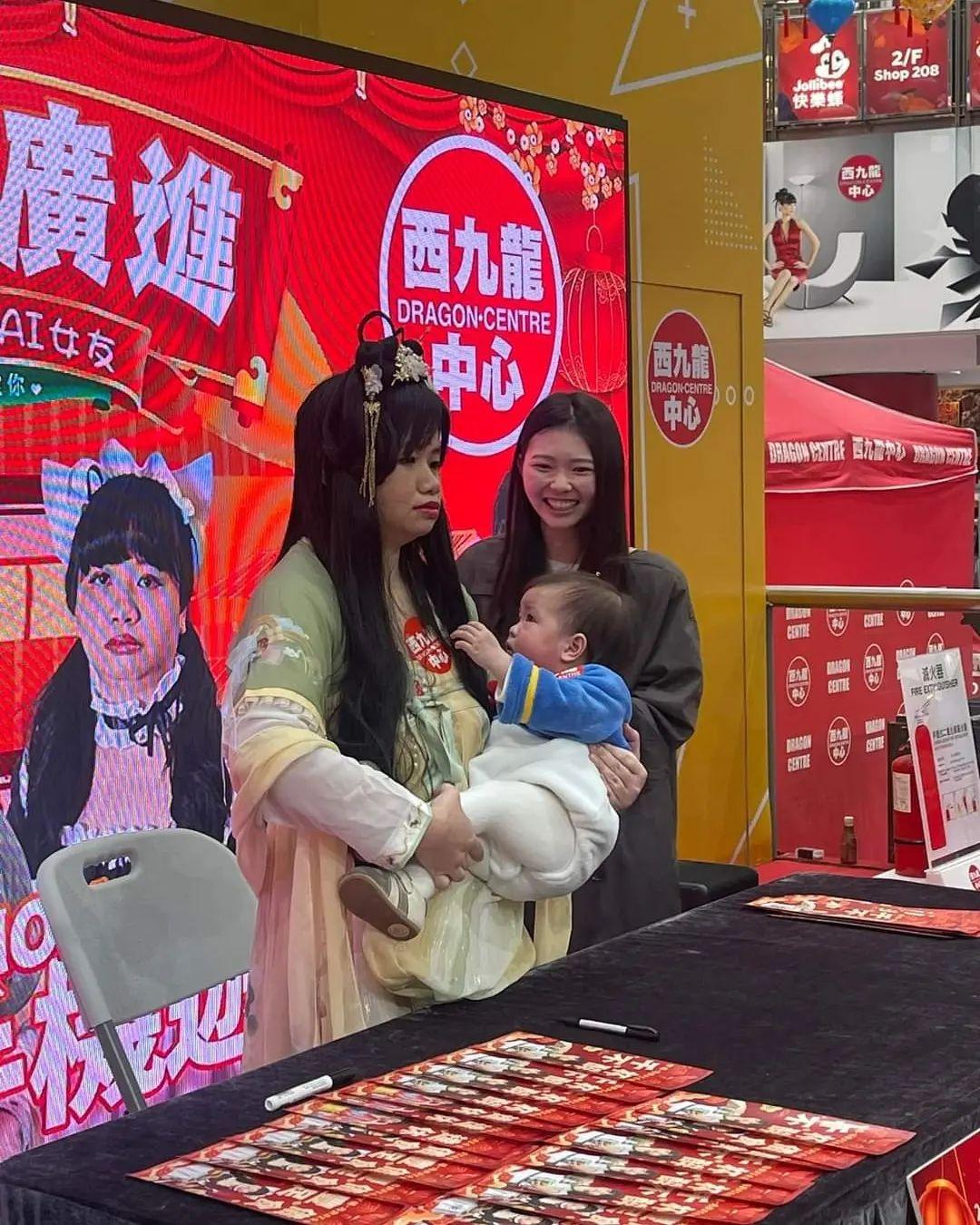 前「亞視一姐」薛影儀(阿儀)被指抱BB姿勢不太正確。(阿儀IG)