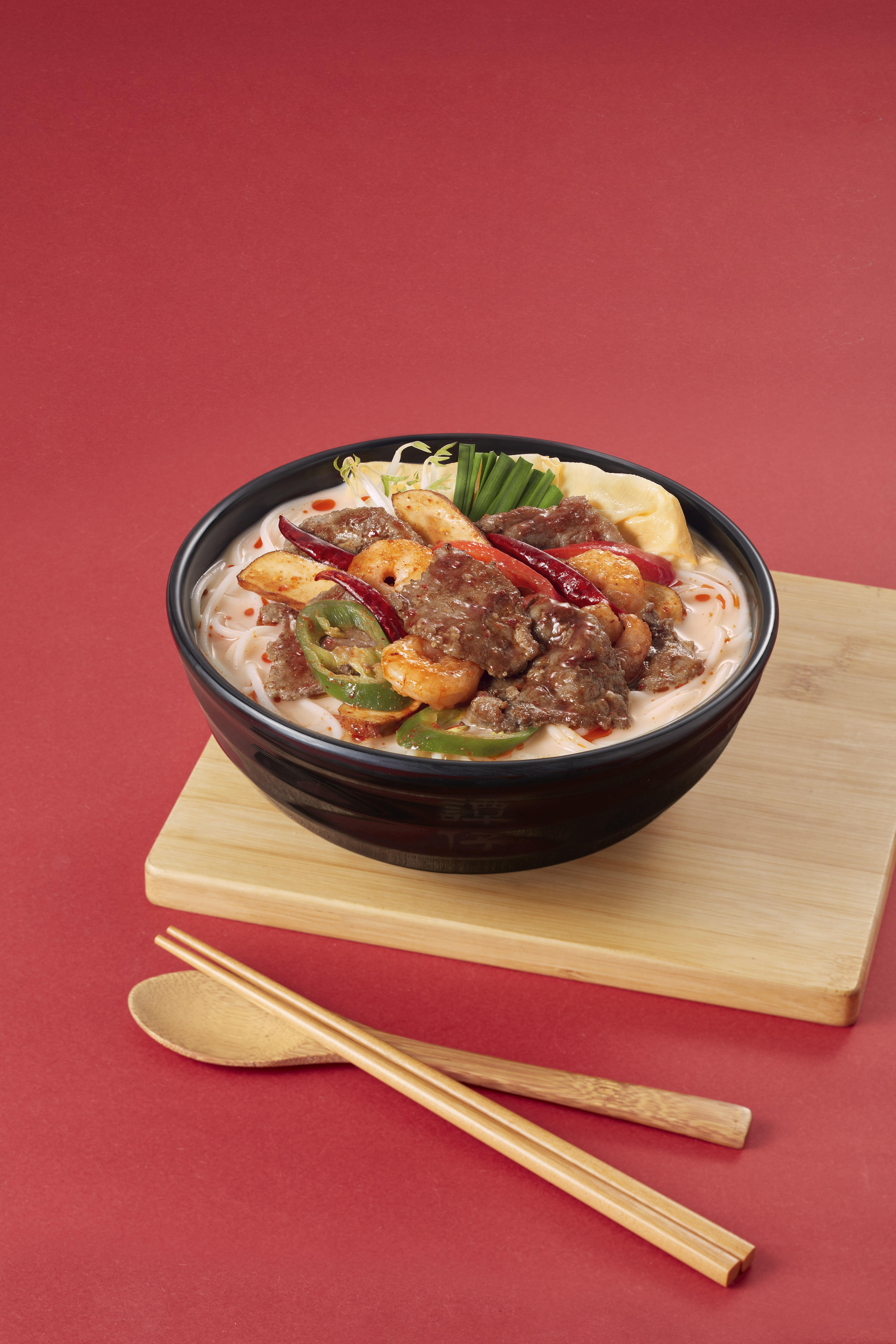 「回鍋牛肉笑蝦蝦麻辣湯米線」($43)