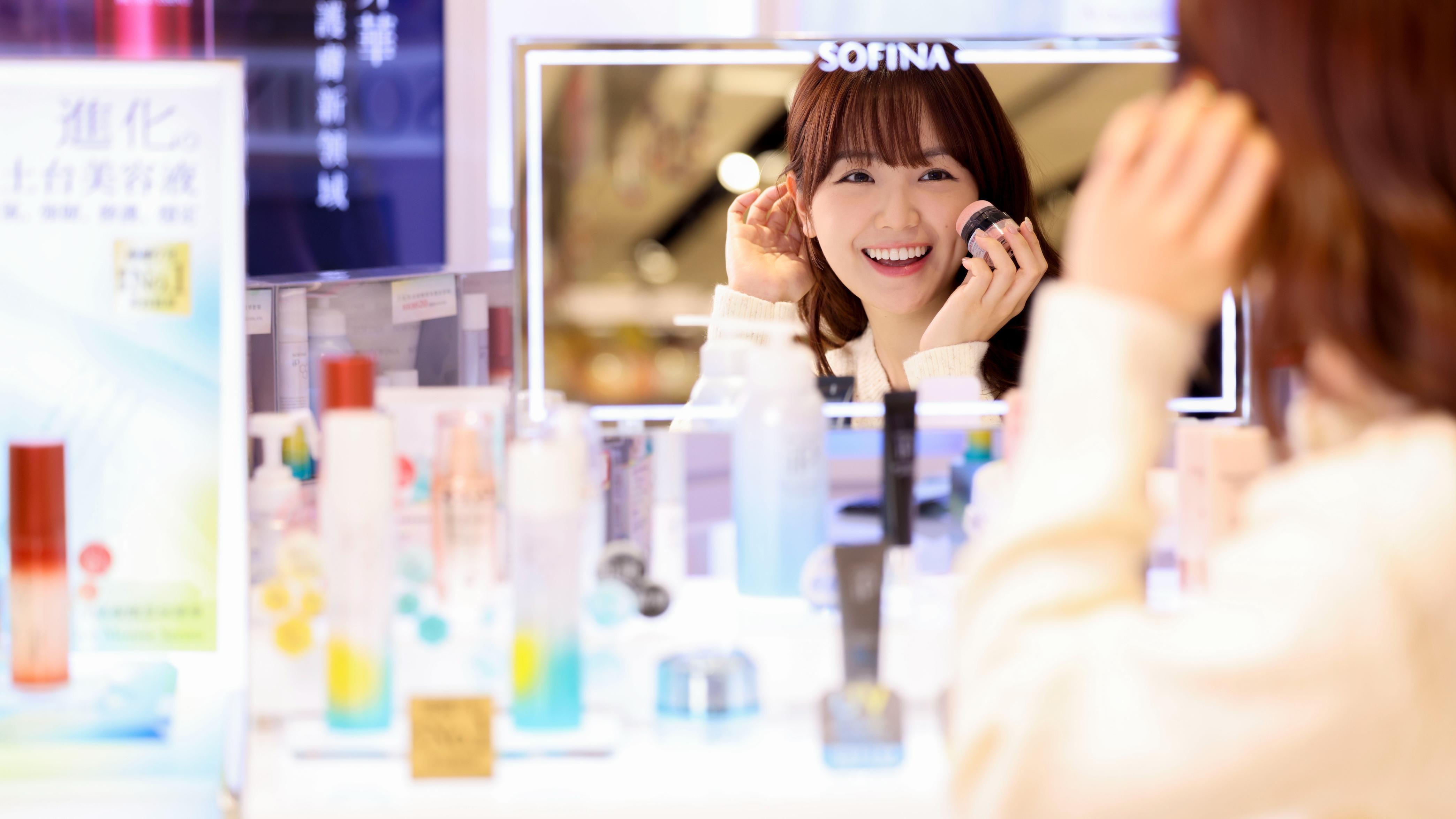 成功登記消費單據,除了可獲得即抽即中獎機會乙次,有機會贏到購物餐飲禮券及名貴大獎