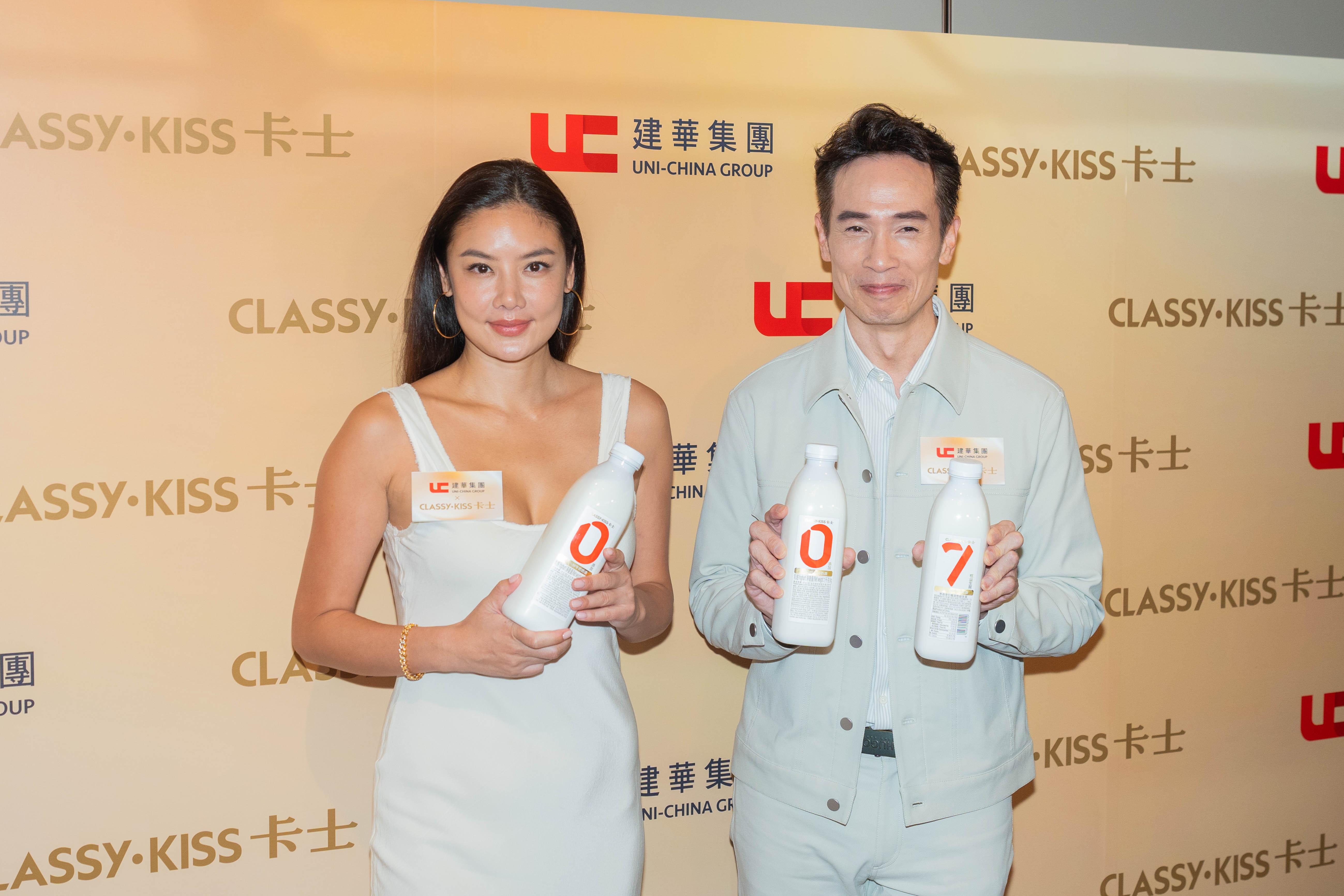 陳豪即場向樂基兒傳授選購卡士產品的心得,引得樂基兒心思思表示活動後要立即入貨。