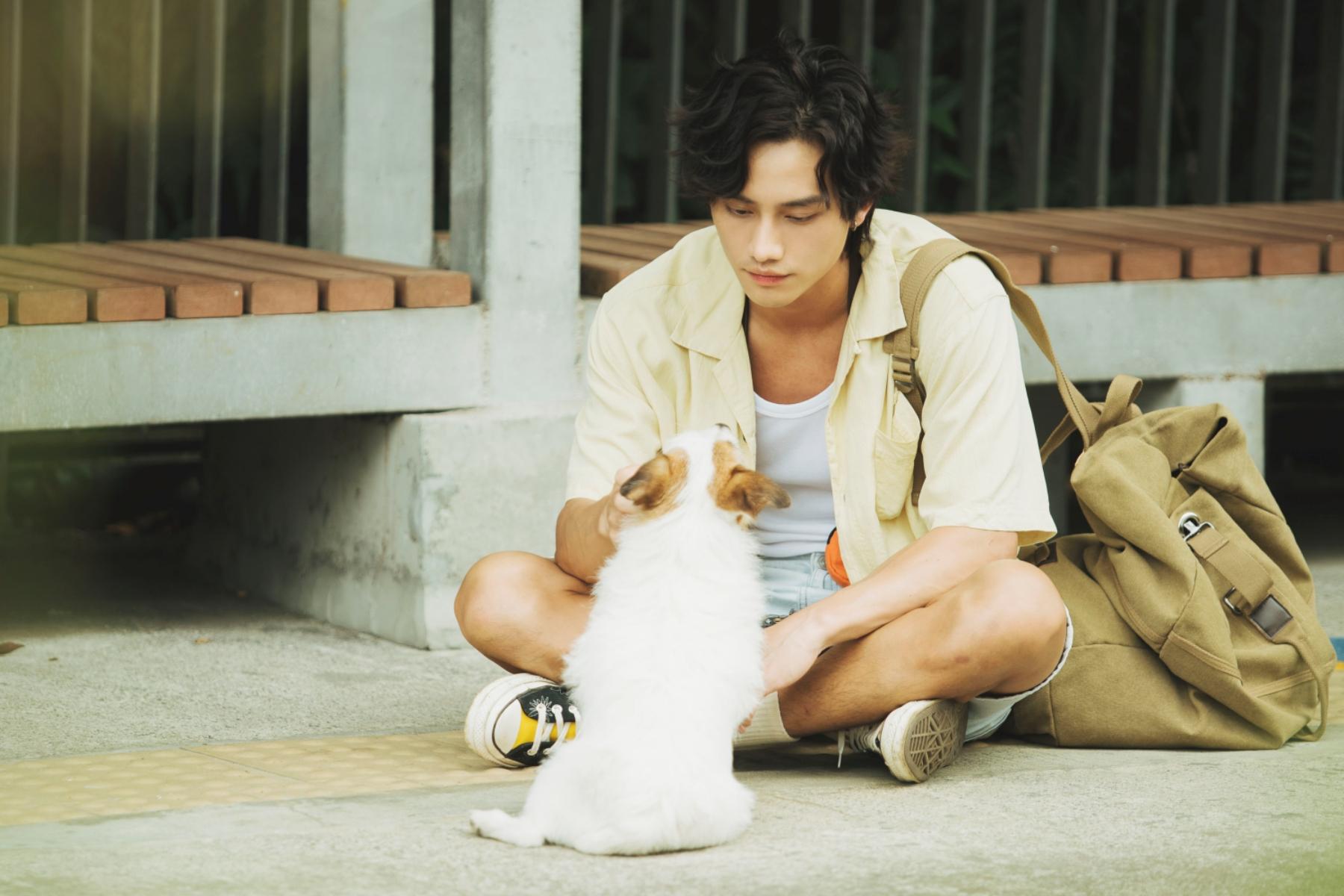 范少勳在《我在這裡等你》飾演阿翔,個性活潑外放。