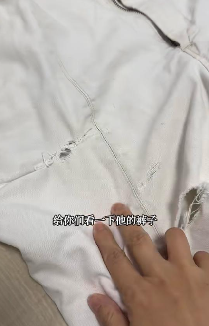 片中可見,發文者老公的幾條褲子都已有多處破爛,但仍然不願意浪費金錢買新褲,只會自己偷偷地縫補後再穿,「補到實在穿不了為止」。(圖片來源:小紅書)