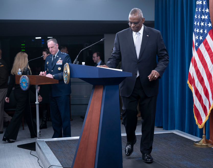 奧斯汀為未提前通報入院致歉,稱出於保護私隱而非保密。(美聯社)