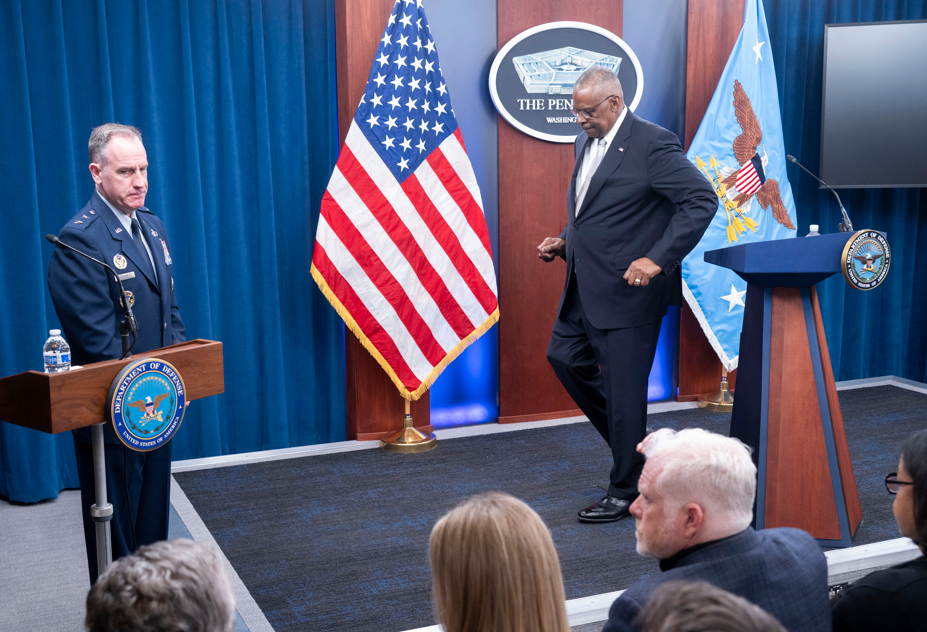 奧斯汀為未提前通報入院致歉,稱出於保護私隱而非保密。(美聯社)