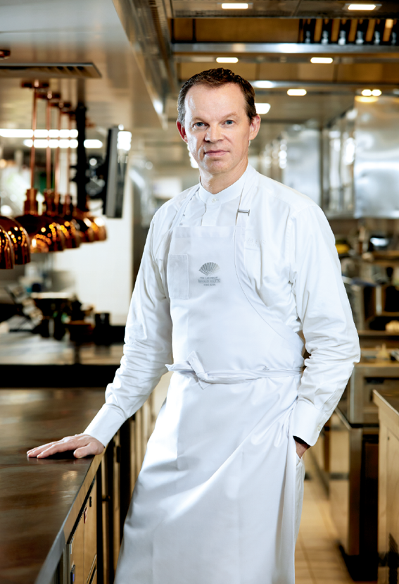 酒店廚藝總監 Richard Ekkebus 於 Amber 精心設計情人節限定的午餐及晚餐菜譜,以法式細膩滋味 邂逅溫馨回憶。