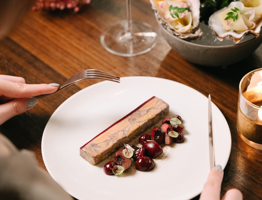 紅酒釀法國鵝肝凍批伴車厘子