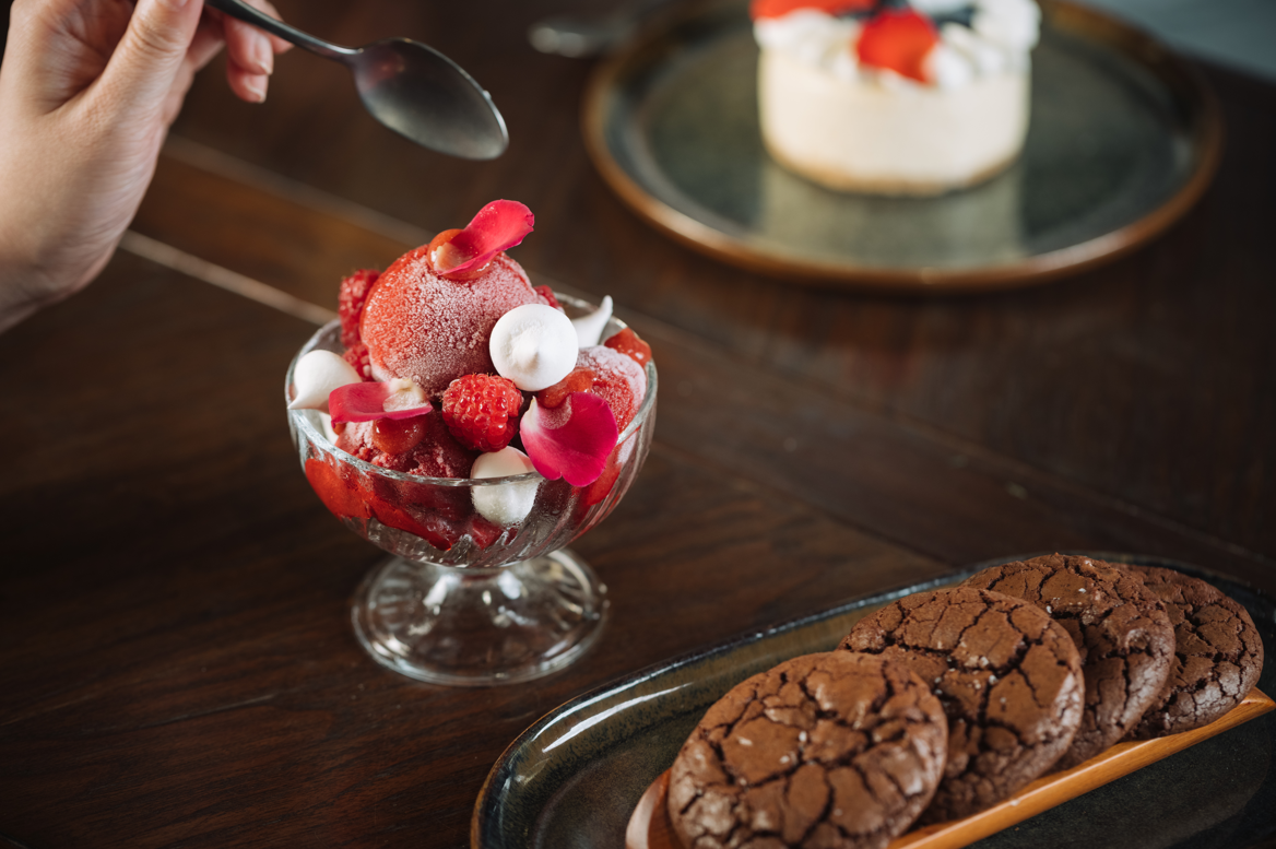 酒店招牌:酸甜清新的「雜莓士多啤梨雪葩」。