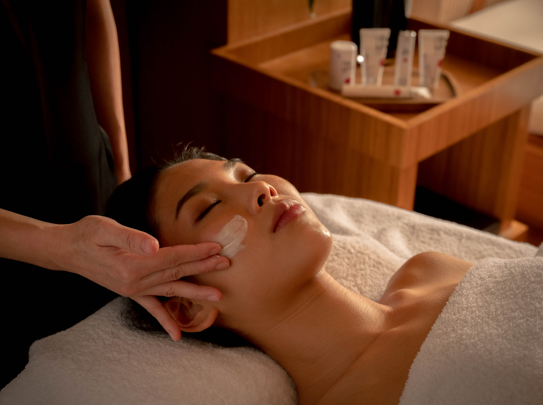 60 分鐘創新 DR LEVY Time ReverCell™️臉部護理。