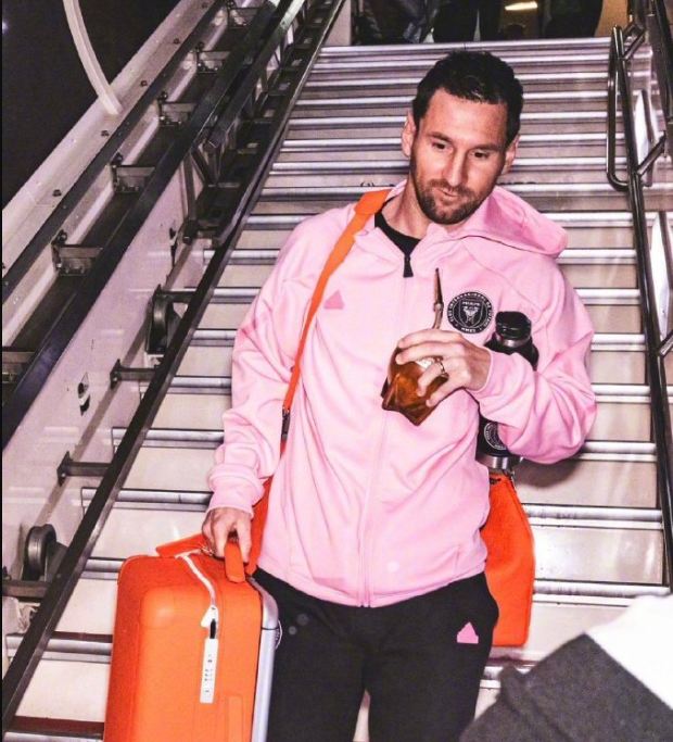 美斯昨日(6日)已隨國際邁阿密抵達日本,準備明晚(7日)在東京國立競技場與神戶勝利船友賽