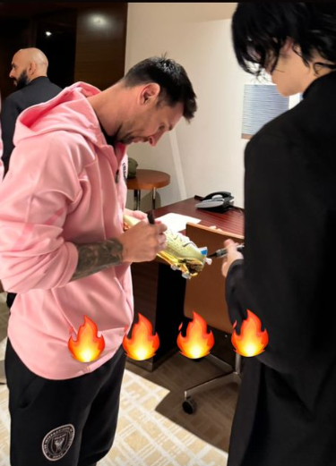 美斯在酒店跟球迷見面,包括被稱為「日本第一牛郎」的羅蘭Roland。