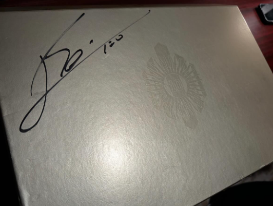 美斯在酒店跟球迷見面,包括被稱為「日本第一牛郎」的羅蘭Roland。