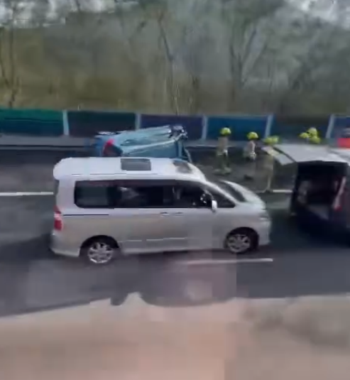 吐露港公路下午多宗車禍,有私家車翻側。(香港突發事故報料區FB)