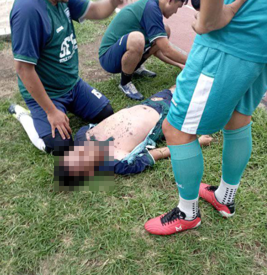 社交平台瘋傳影片可見Septian倒地不起,隊友紛衝上前查看