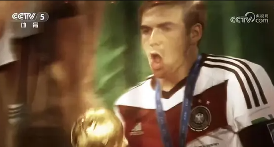 央視體育頻道《天下足球》最新一期節目的片頭刪除了美斯捧世界盃的相關畫面,被替換成前德國隊長拿姆於2014年世界盃捧盃的鏡頭。