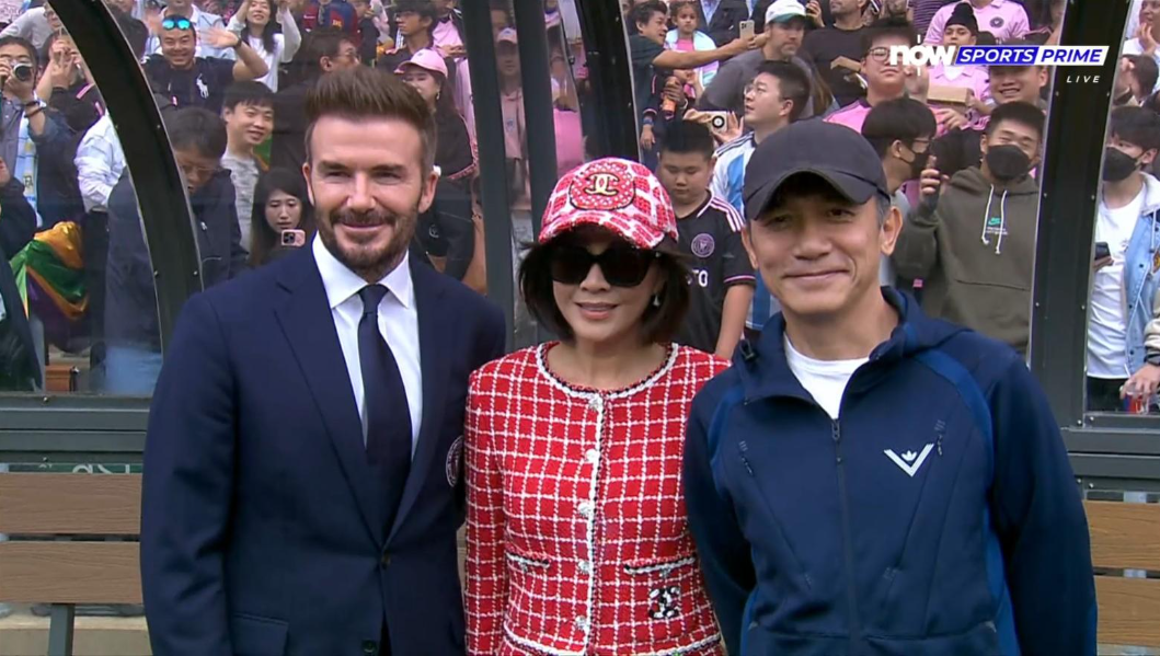 劉嘉玲談起日前偉仔跟碧咸在大球場的世紀合照。