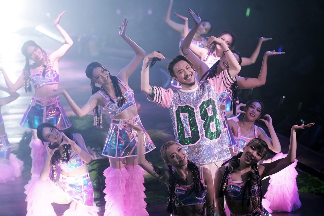 演唱會尾聲,全場觀眾一同合唱《無賴》。