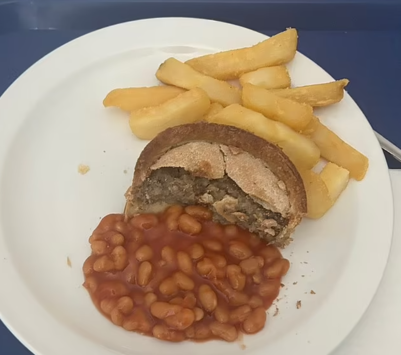 餡餅、薯條、茄汁豆