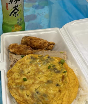 啟德區首家兩餸飯店為德利小廚,以約10萬月租選址啟德沐寧街2號啟德1號地下4號舖。 (「啟德居民自由講~」FB)