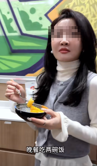 該位來自重慶的老闆娘在全港各區擁有5間餐廳,包括日式料理、韓式及新加坡菜