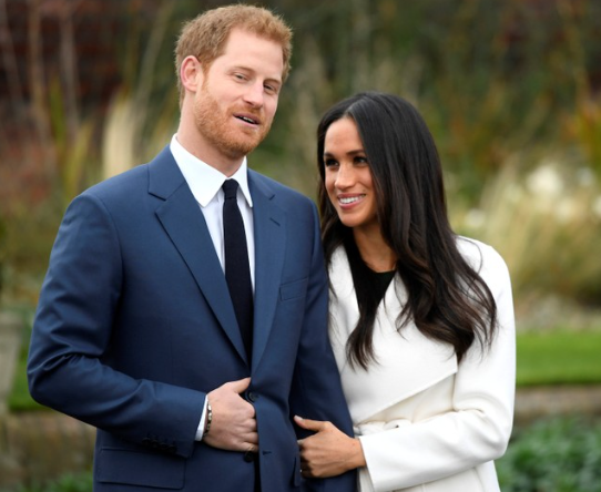 哈里及梅根當年高調宣布訂婚,甜蜜不已。(路透社、資料圖片)