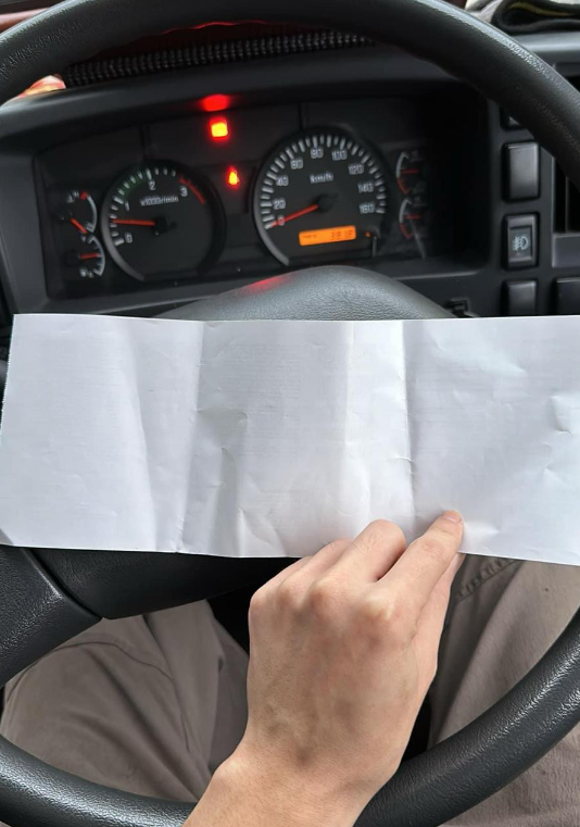 (圖片來源:Facebook@香港運輸 (貨車/重型車/拖頭) 司機朋友互定柯打)