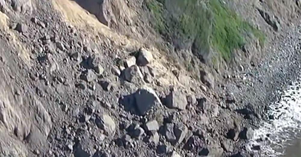 達納角一個靠海一個懸崖發生山崩,大片土石崩塌。(X)