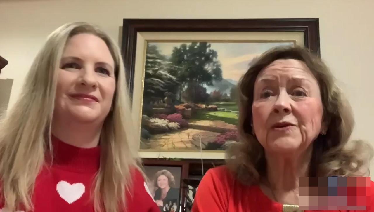 (左)女兒:這束花是父母的完美結合。(X)