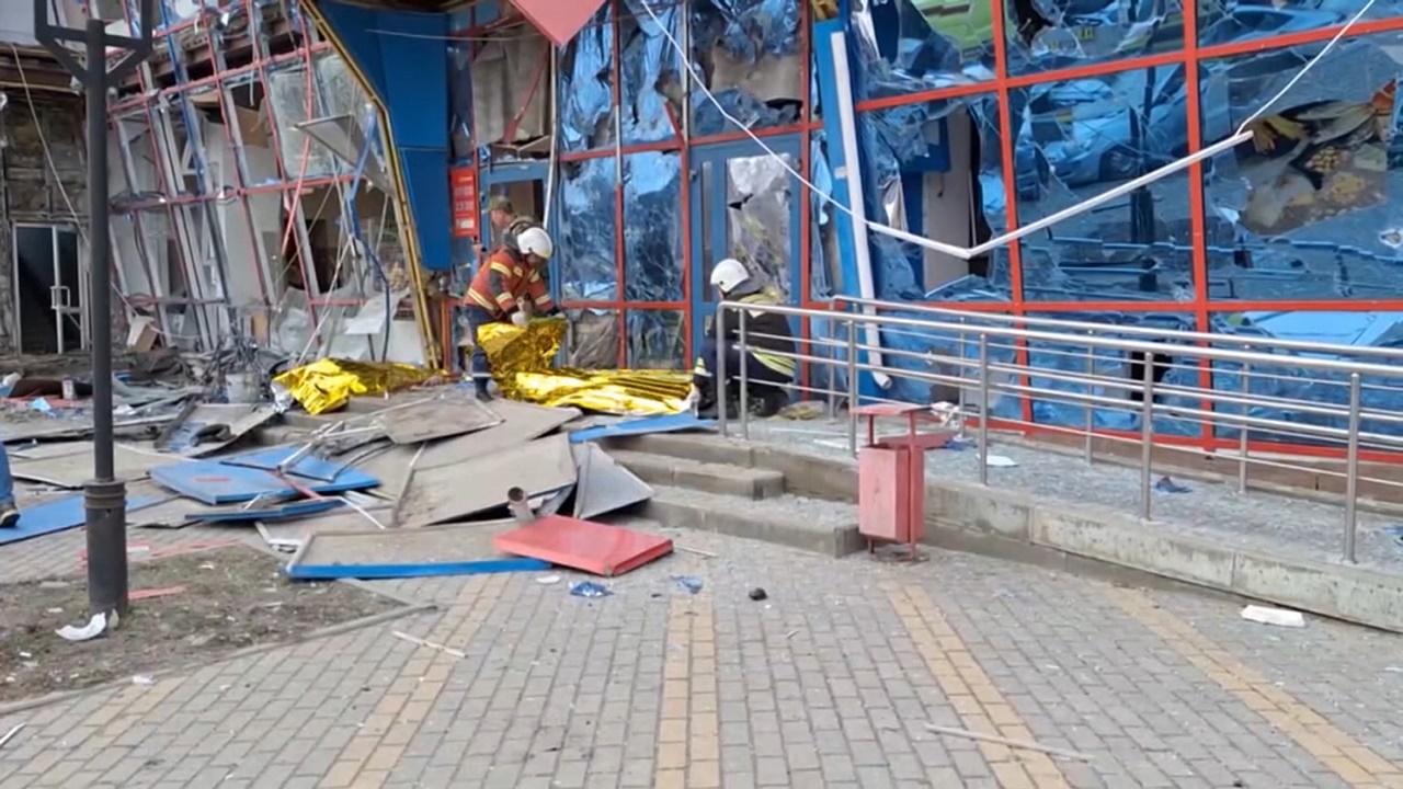 當局指最少7人死亡,死者包括1名一歲大女童,另外18人受傷。(AP)