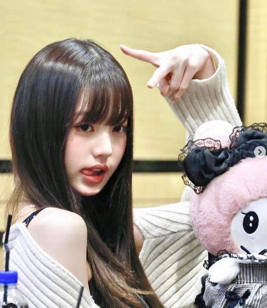 韓國女團IVE成員張員瑛人氣高企。(IG)