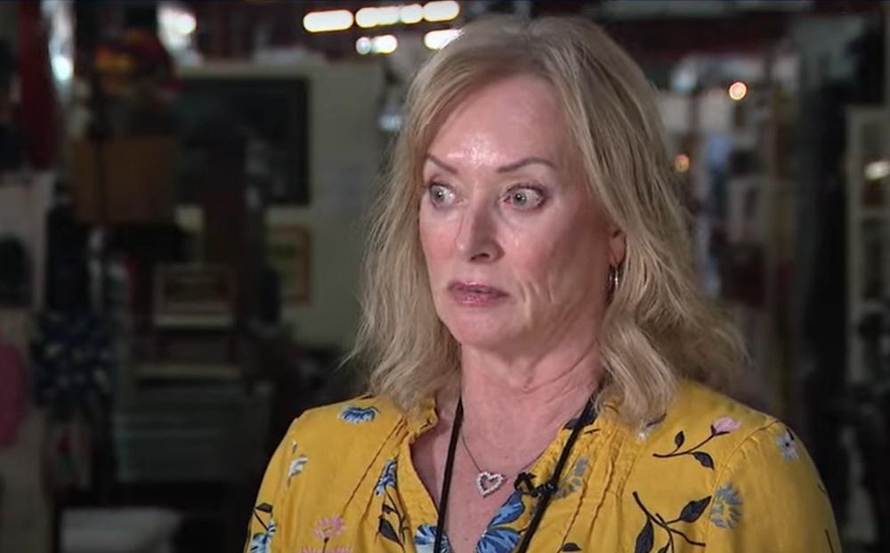 古董店老闆娘Alisha Osborne表示:「我重覆翻看CCTV畫面好幾次,才能確定我到底看到了甚麼」。(YouTube)