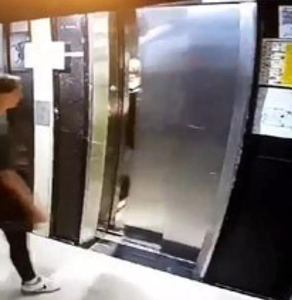 電梯活春宮|驚見一對情侶下身清涼 等𨋢女子鬧爆