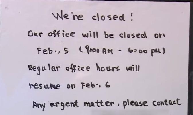 美斯訪香港|主辦單位香港仔辦公室暫停營業,貼告示稱關閉一天。(新聞截圖)