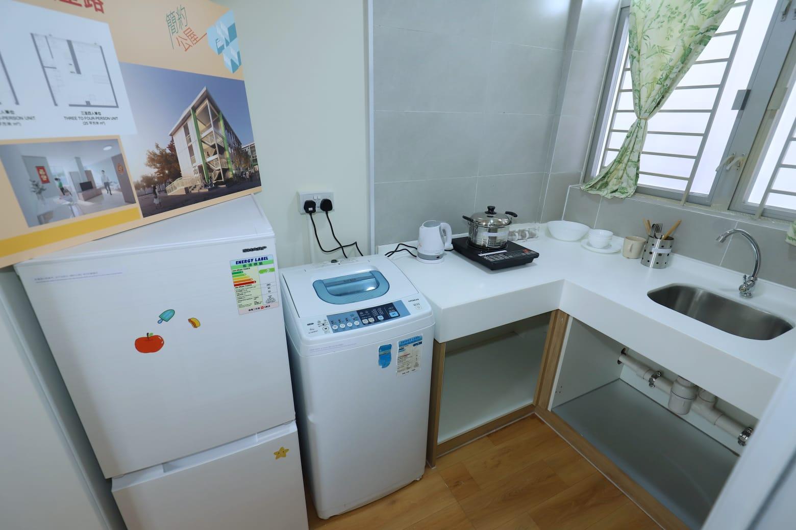 單位內設有家電等設備。(羅錦鴻攝)