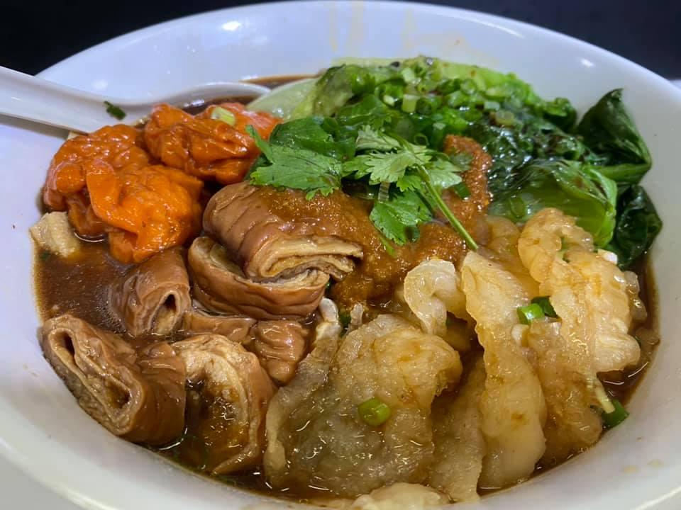 兩三碗車仔麵—慈雲山名物。(兩三碗車仔麵fb)