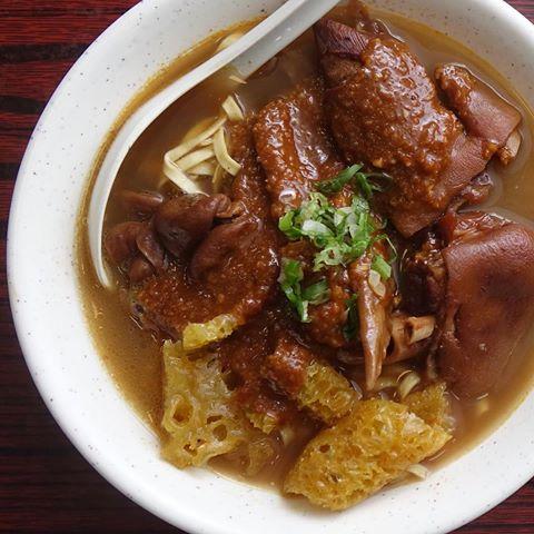 兩三碗車仔麵—慈雲山名物。(兩三碗車仔麵fb)