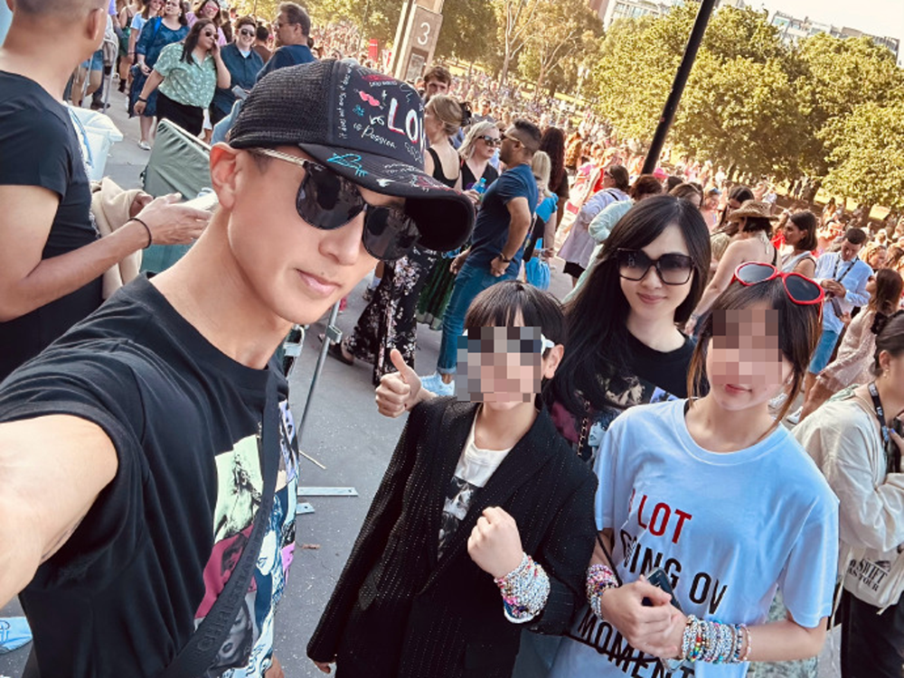 網民表示,吳尊手持只是主辦商門票,並非周杰倫的VIP門票。