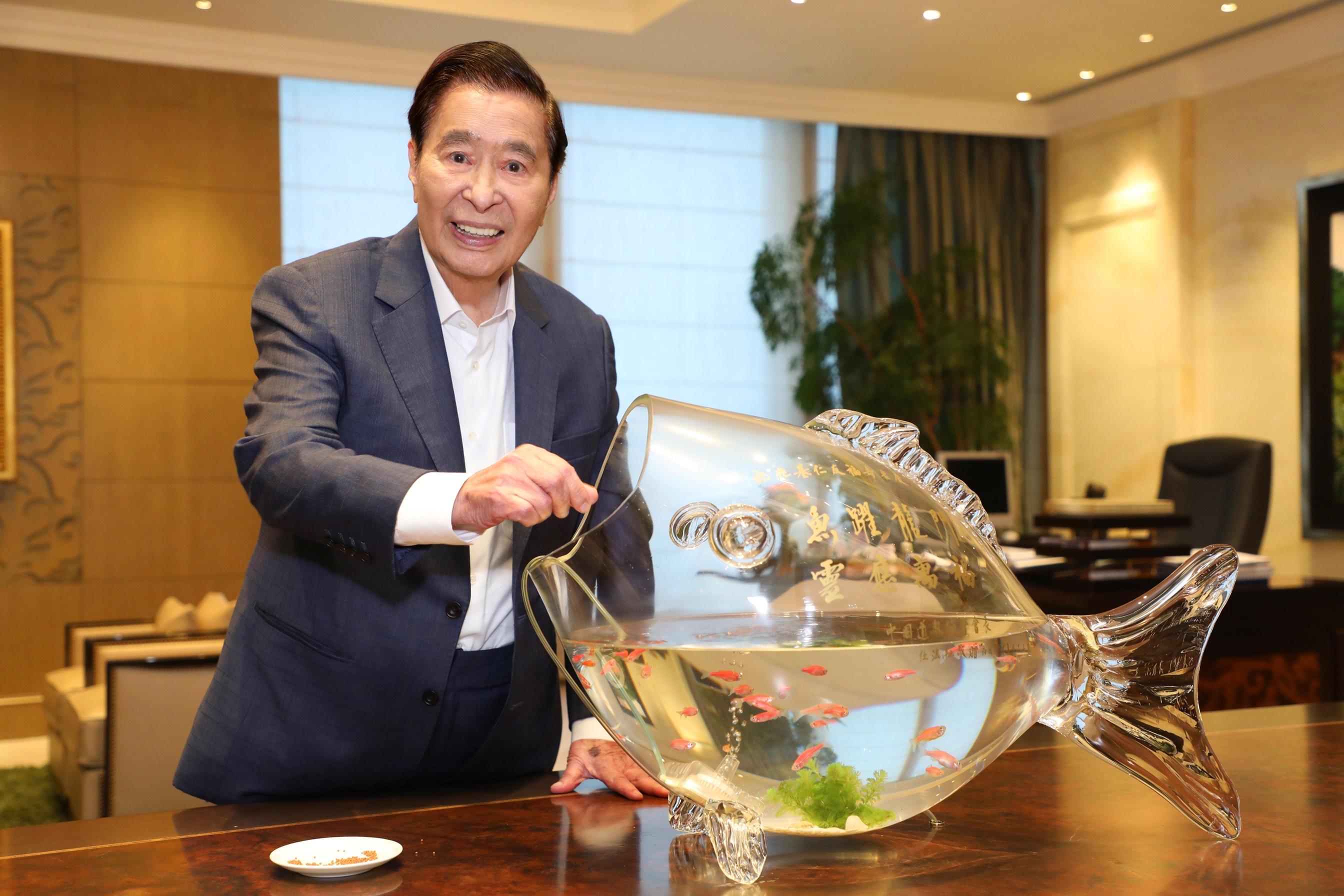 李嘉誠嬋聯福布斯香港富豪榜首位 身家縮水 受累咩原因?