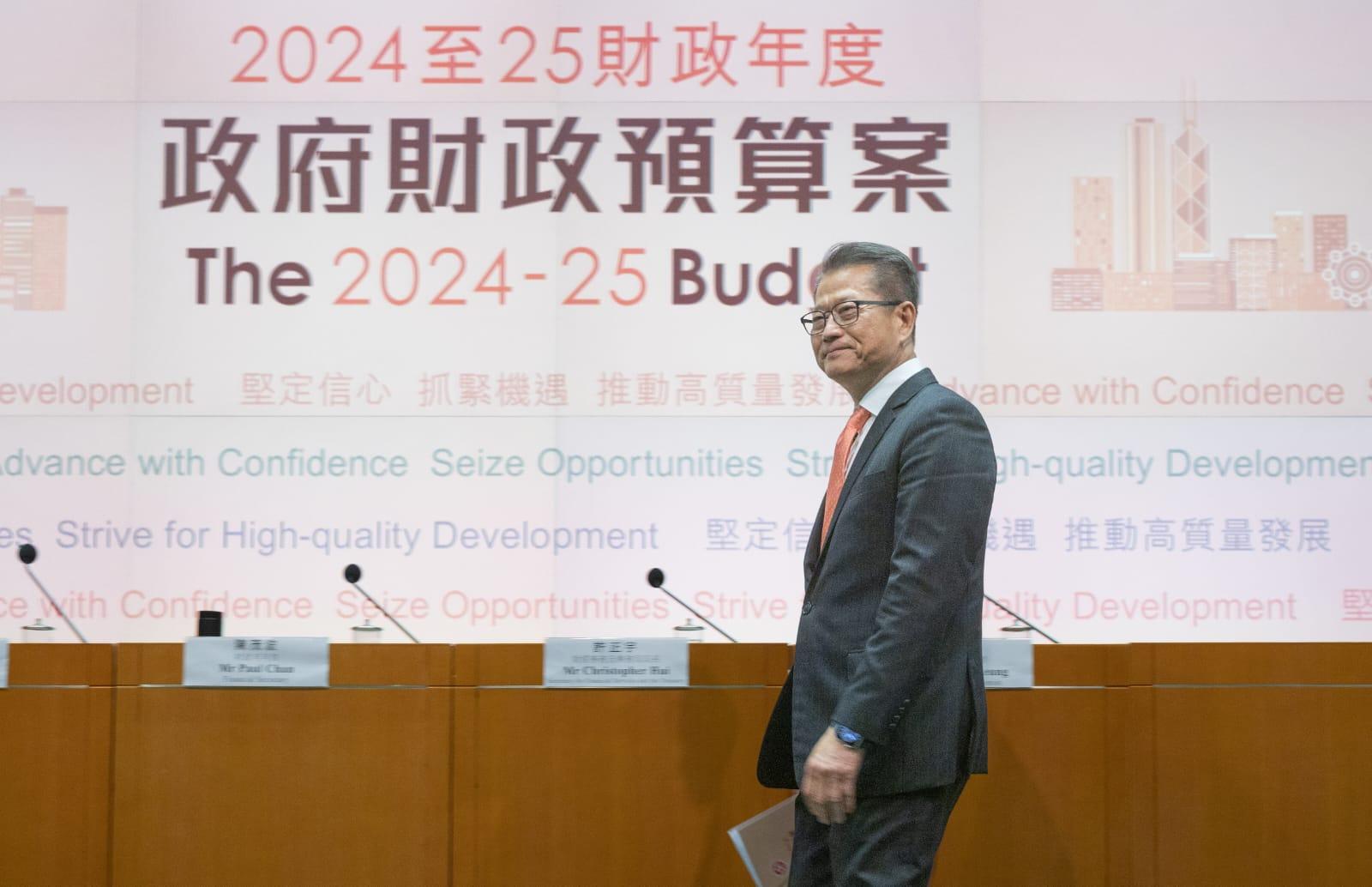 財政預算案2024|陳茂波等官員下午出席有關《預算案》記者會。(蘇文傑攝)