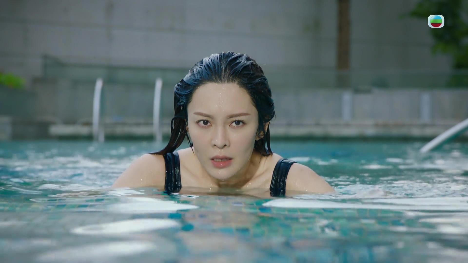 張曦雯於首集結尾穿水着上陣。